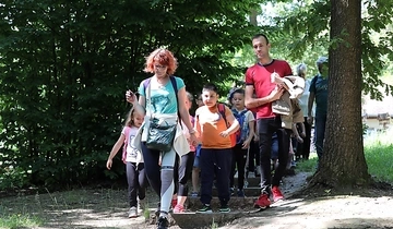 SZAKÁLLAS AGÁMÁT ÉS BÜTYKÖS CSÓTÁNYT SIMOGATTAK AZ OVISOK