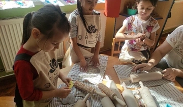 Kerámiaterápia a MIÓVI Zsolcai Kapui Tagóvodájában