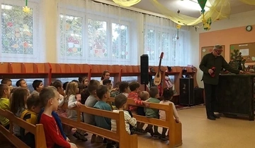 A Kalamajka bábszínház előadása a MIÓVI Katowice Sport Tagóvodájában