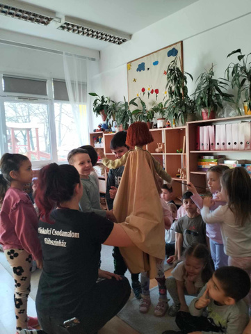 MIÓVI Bársony János Úti Tagóvodájába látogattak a Csodamalom Bábszínház színészei