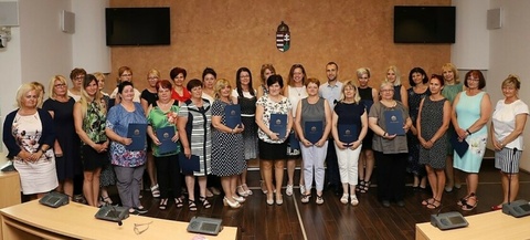 Északhírnök - Megkezdi működését a Miskolci Integrált Óvodai Intézmény (MIÓVI), a 32 óvodavezető 1 évre szóló megbízólevelét csütörtökön vette át a városházán Északhírnök - Megkezdi működését a Miskolci Integrált Óvodai Intézmény (MIÓVI), a 32 óvodavezető 1 évre szóló megbízólevelét csütörtökön vette át a városházán