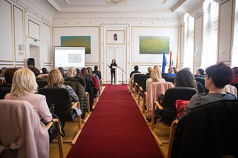 Minap - MINDENKI VÁLHAT HŐSSÉ - AKÁR HÁTRÁNYOS HELYZETBŐL INDULVA IS Minap - MINDENKI VÁLHAT HŐSSÉ - AKÁR HÁTRÁNYOS HELYZETBŐL INDULVA IS