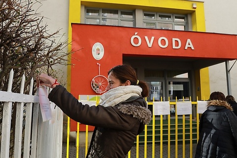 ÓVODAPEDAGÓGUSOK SZTRÁJKOLNAK MISKOLCON ÓVODAPEDAGÓGUSOK SZTRÁJKOLNAK MISKOLCON