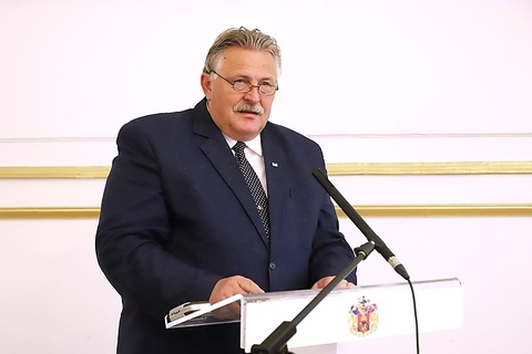 Minap - A JÖVŐ NEMZEDÉKEIT NEVELTÉK EMBERSÉGRE Minap - A JÖVŐ NEMZEDÉKEIT NEVELTÉK EMBERSÉGRE