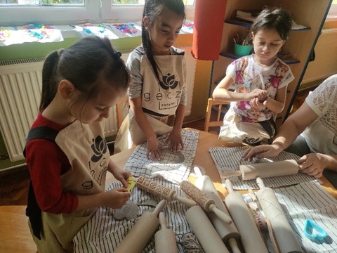 Kerámiaterápia a MIÓVI Zsolcai Kapui Tagóvodájában