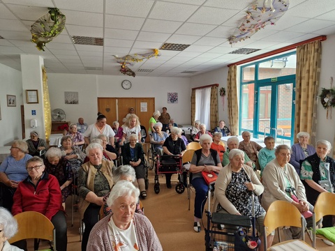 „Fogadj örökbe egy óvodát” A Szépkorúak Háza Idősek Otthona és a MIÓVI közös programja. Mert együtt lenni jó!