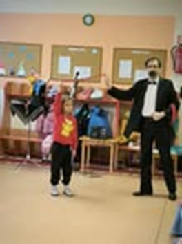 Hegyaljai Sándor bűvészmutatványok