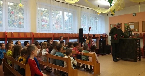 A Kalamajka bábszínház előadása a MIÓVI Katowice Sport Tagóvodájában