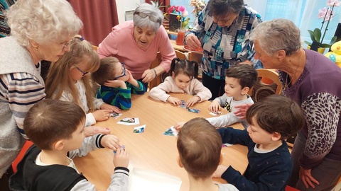 Látogatás az idősek otthonában Látogatás az idősek otthonában